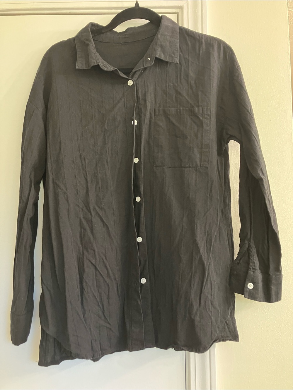 Men's Black Long-Sleeve Button-Up Shirt